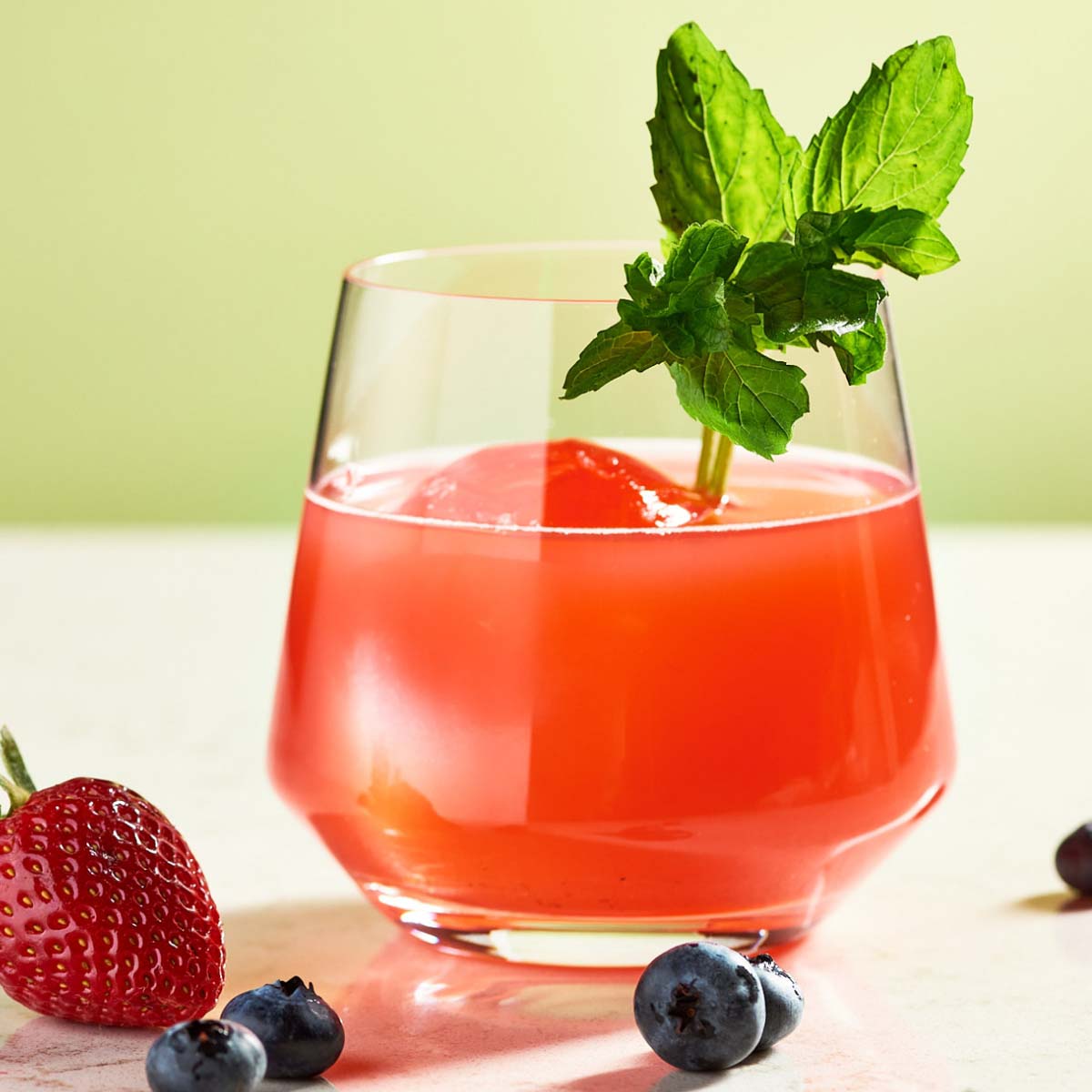smoke-and-berries-drink